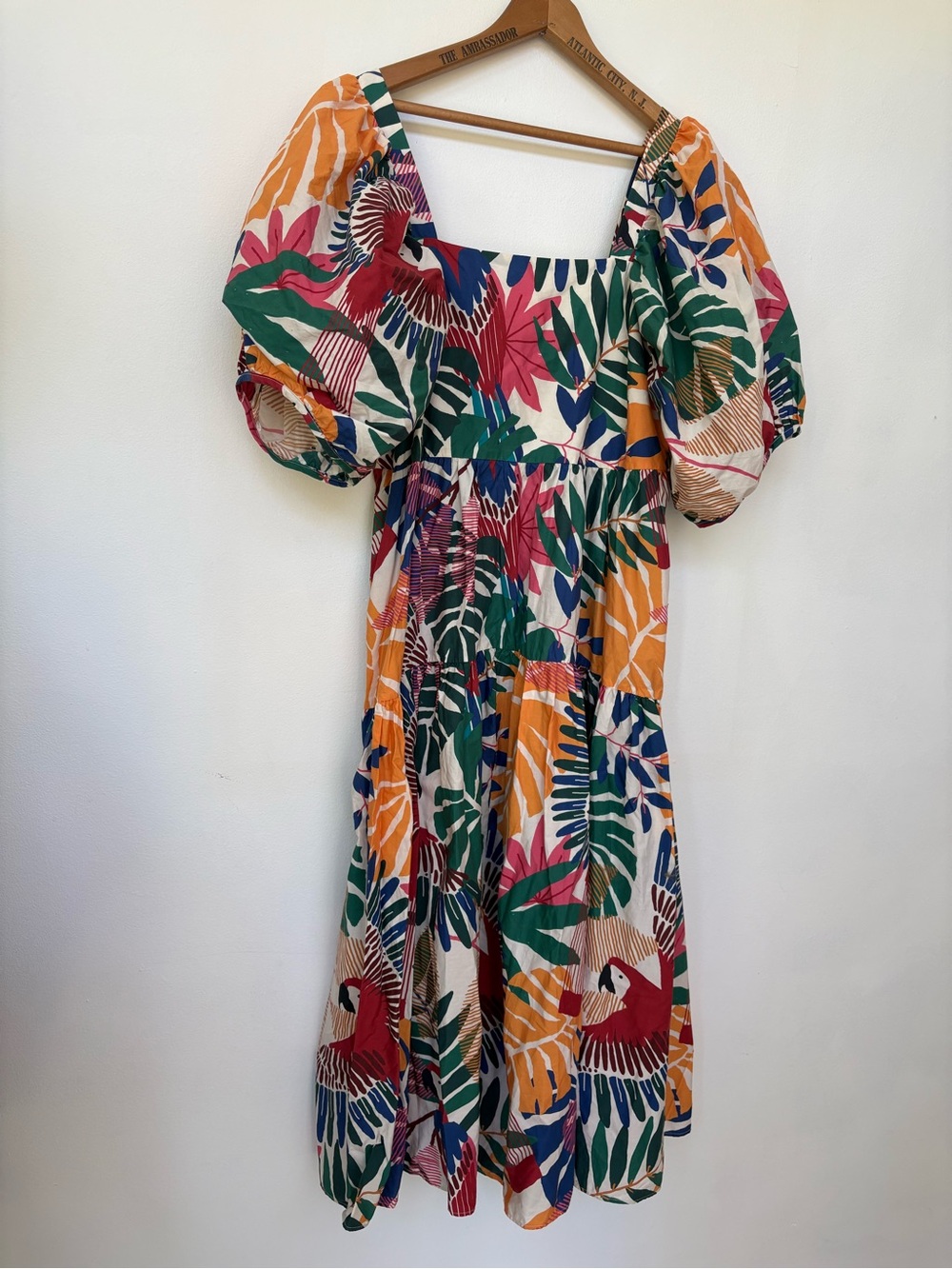 FARM Rio Macaw Tropical Print Puff-Sleeve Midi Dress